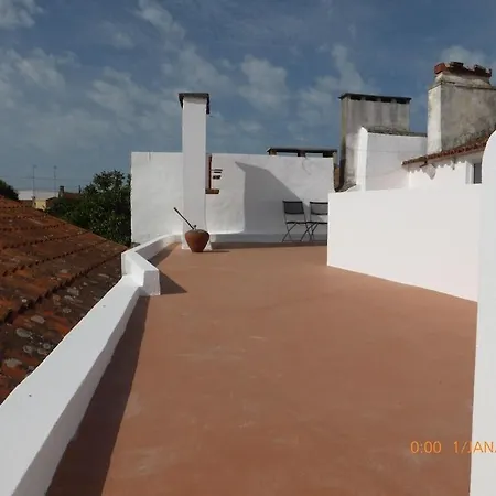 Yellow Rustic Portuguese Feriehus *
